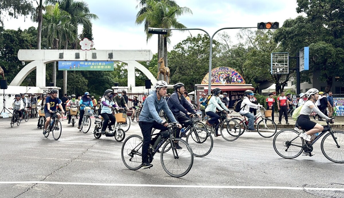 ▲民眾及自行車社團熱情參與，百人齊騎場面壯觀氣勢非凡。(圖/中市府提供)