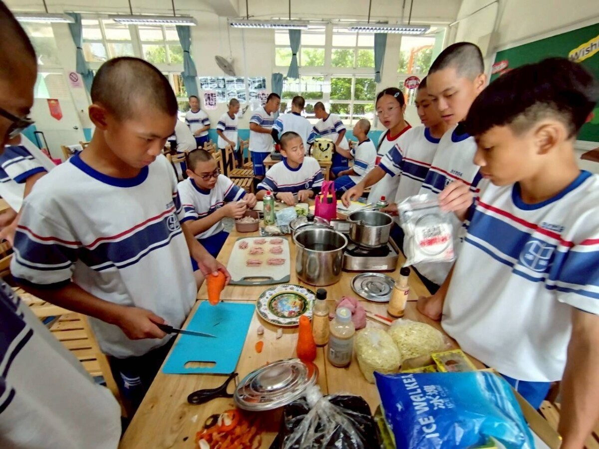 新埔國中棒球隊對於學生們在日常照料是無微不至。(影像由新埔國中提供)。