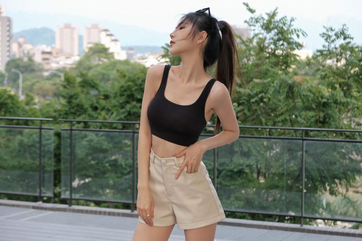 ▲這波618活動是血拼的藝術，指定商品包括Audrey經典機能款-魔塑弧蝶、V魔塑、舒適好穿搭。（圖/EASY SHOP提供）