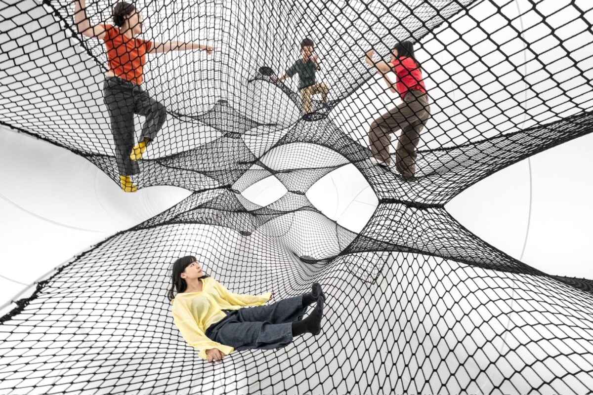 ▲作品《Net Taichung》，感受作品結構隨著觀者穿梭、躍動而律動著。(圖/勤美術館提供)