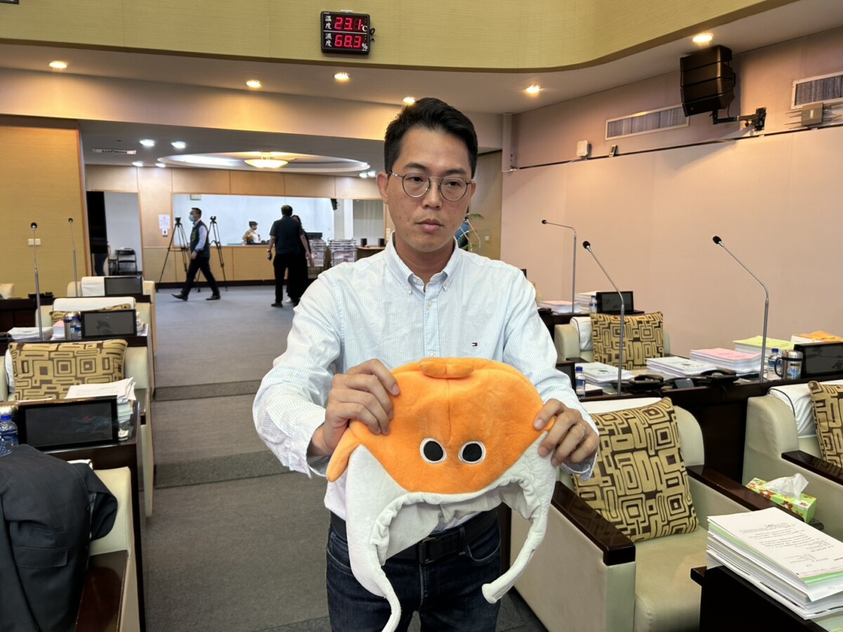 ▲李宗霖怒批全中運發放給小朋友的吉祥物「甜甜頭套」更是中國製。（圖／李宗霖服務處提供）