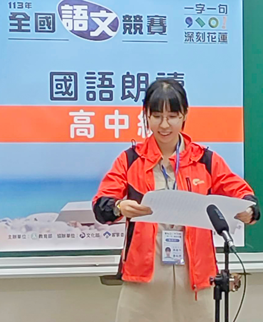 ▲影劇科黃鈺琇同學從戲劇延伸至語文領域，上榜國立政治大學、國立中正大學、國立嘉義大學，證明路是可以越走越寬。（圖/中華藝校提供）