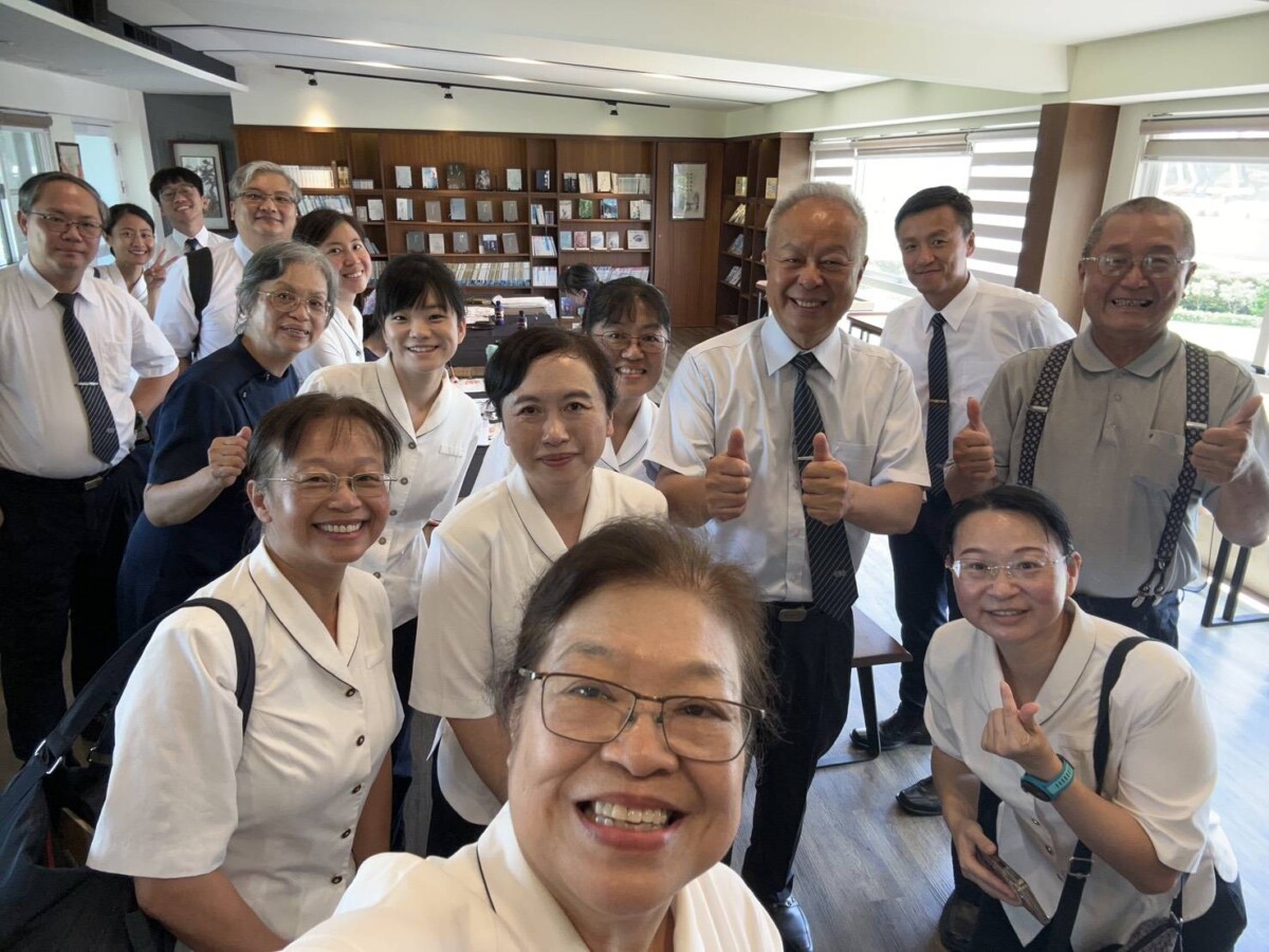 ▲圖說：鄭楊慶帶動公司推動蔬食文化與人文「靜思語」的企業文化空間。( 記者李堂安翻攝)