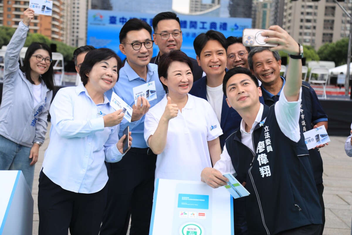 ▲多位民代共襄盛舉，共同見證歷史性的一刻。(圖/記者顏淑娟翻攝)