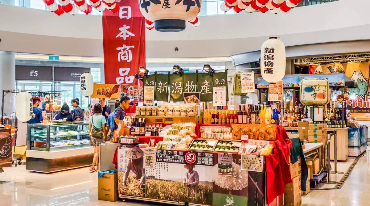 ▲「新潟物產」則帶來一系列純米酒與天然果汁，展現日本飲品的自然純粹。（圖/記者黃淑貞攝）