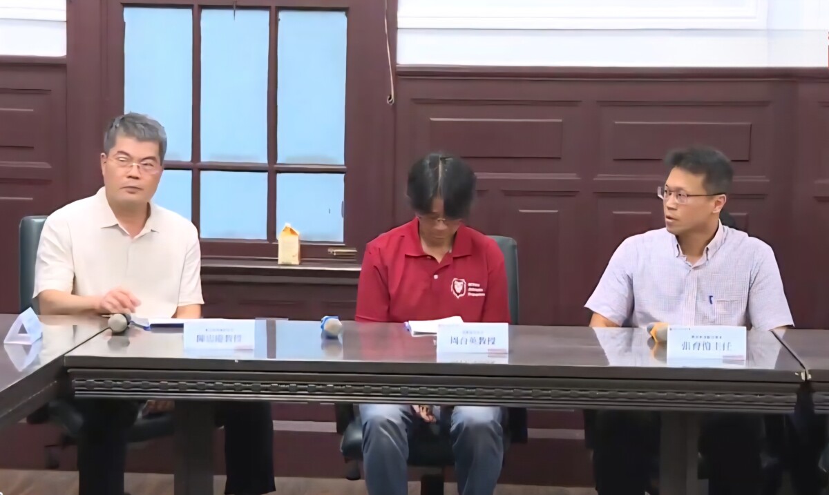 校評會已經對她作出「停聘4年」的處分，並將全案函送教育部核定。(記者郭晉嘉拍攝)。