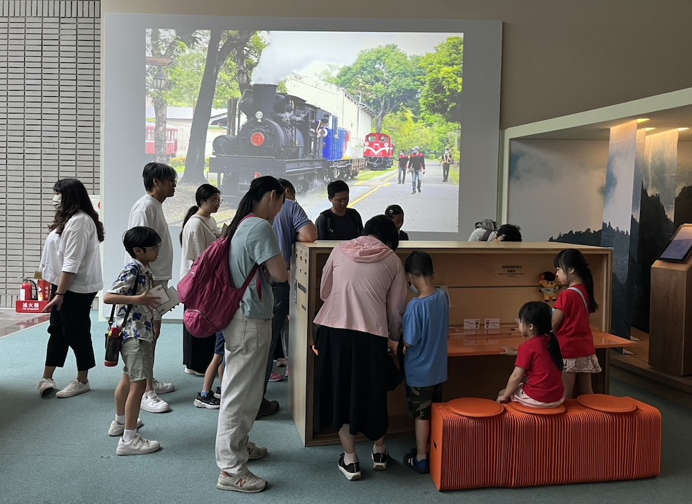 林鐵行動學校吸引諸多大小朋友。（圖/林鐵及文資處提供）