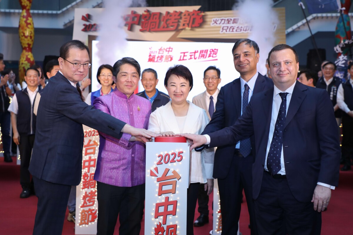 ▲2025台中鍋烤節在四國駐台代表加持下熱烈展開。(圖/中市府提供)