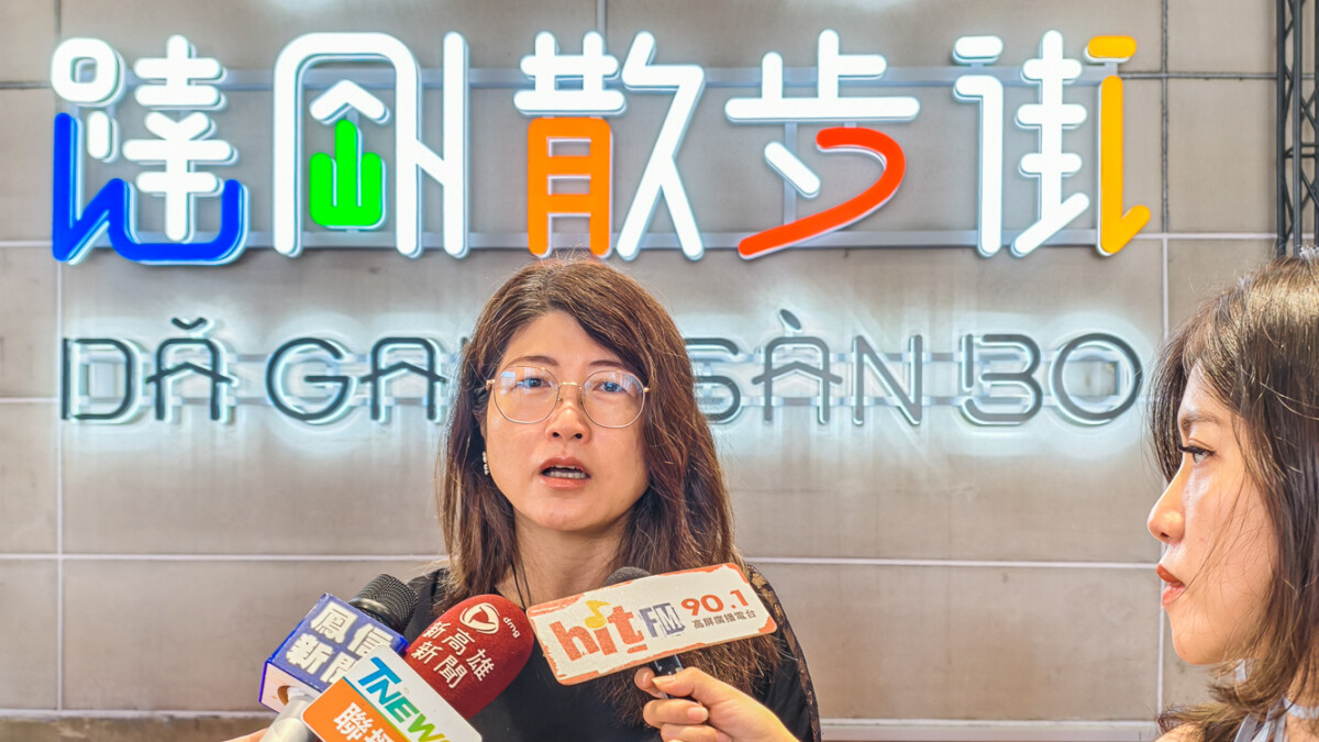 ▲漢神購物中心協理袁永慧表示，迎接「躂剛散步街」開幕的第一個週末，假日兩天都有街頭藝人演出。（圖/記者黃淑貞攝）