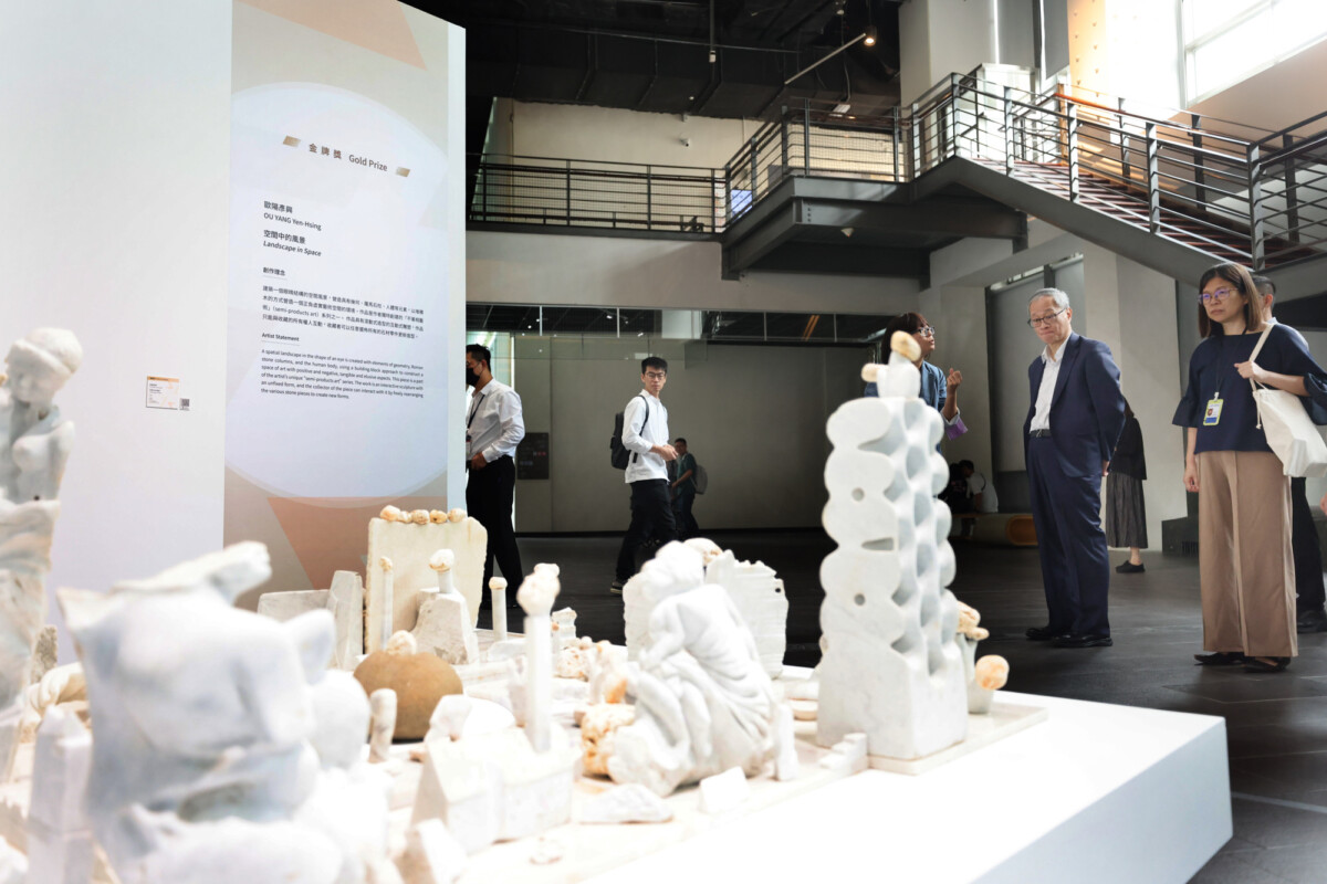 ▲「114年全國美術展」，圖中為雕塑類金牌獎—歐陽彥興〈空間中的風景〉。(圖/記者顏淑娟翻攝)