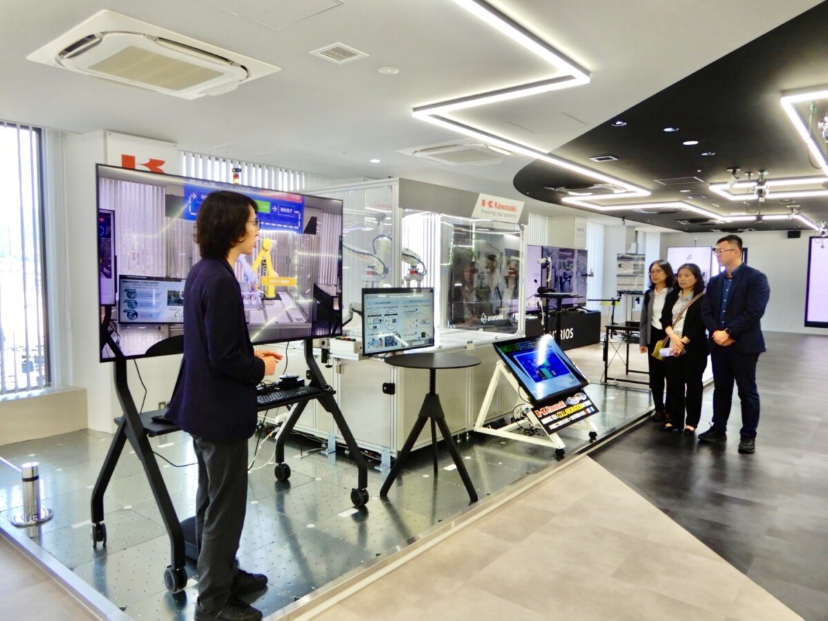 ▲AI交流打造智慧城市，小林先生介紹AI與川崎重工的合作經驗，提供市府寶貴的經驗。(圖/中市府提供)