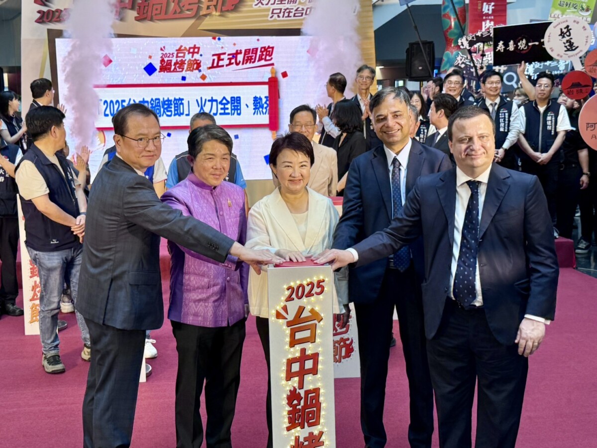 ▲市長盧秀燕出席活動記者會，韓國、泰國、印度、義大利四國駐台代表與代理代表也到場力挺。(圖/記者顏淑娟攝)