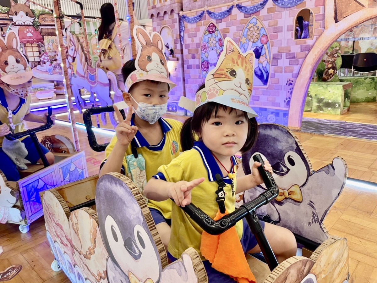▲2025年《是誰遊樂園》巡迴展，今天起至27日在新光三越高雄三多店12F文化館開展。（圖/新光三越高雄三多店提供）