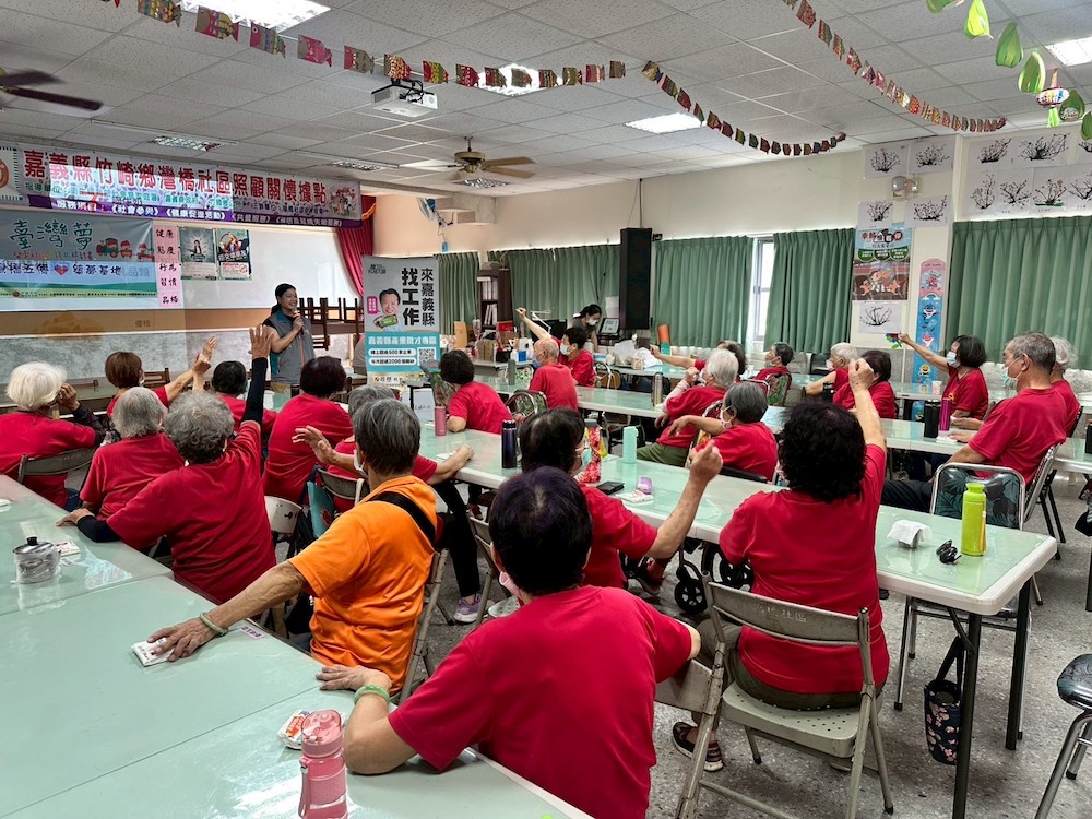 嘉義縣政府為協助鄉親就近工作，推動在地就業，攜手1111人力銀行設置「嘉義縣產業徵才專區」。（圖/嘉義縣政府提供）