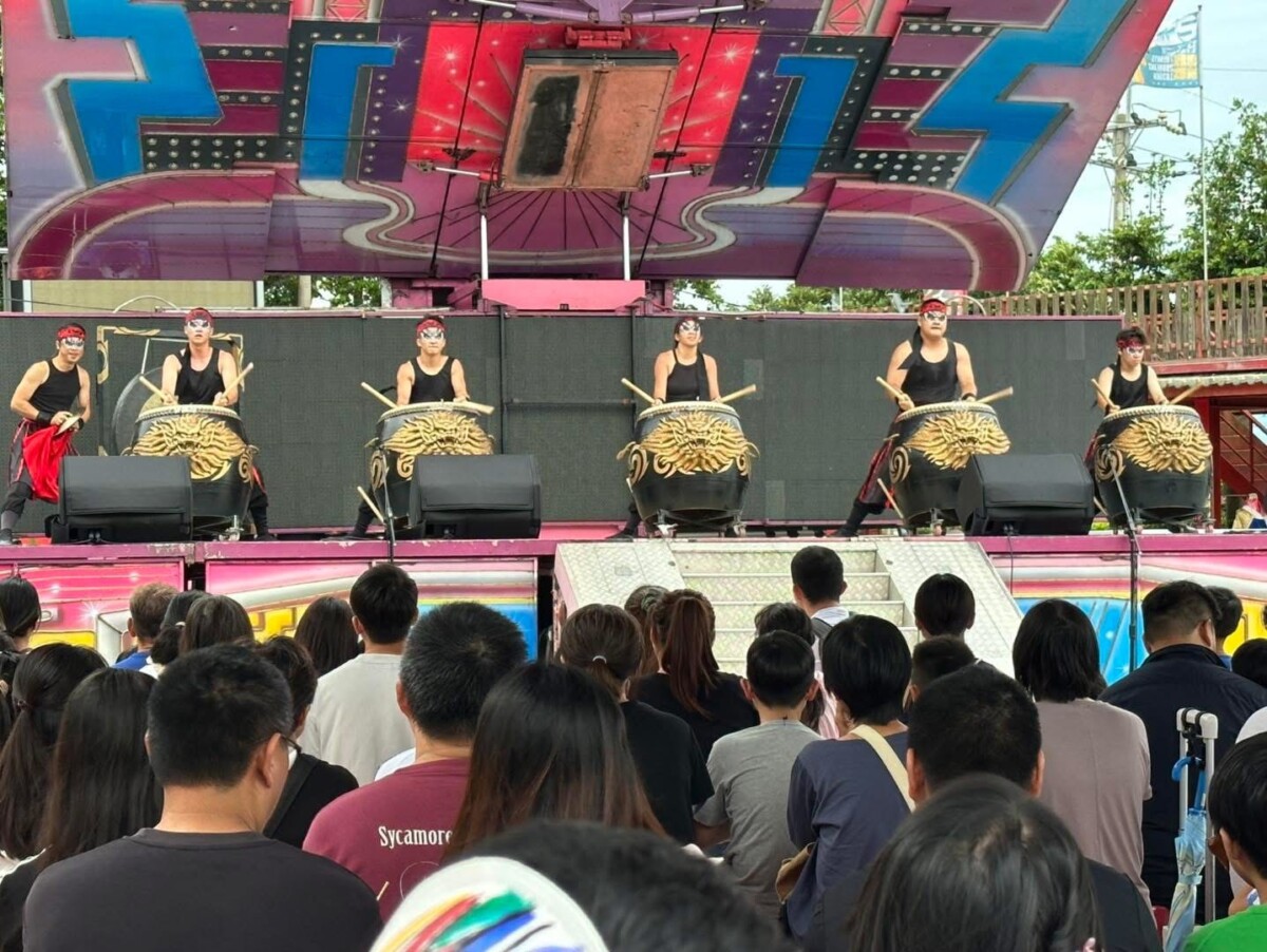 ▲九天民俗技藝團以活力四射的〈動感廟會〉，重現熱鬧廟會。(圖/中市府提供)