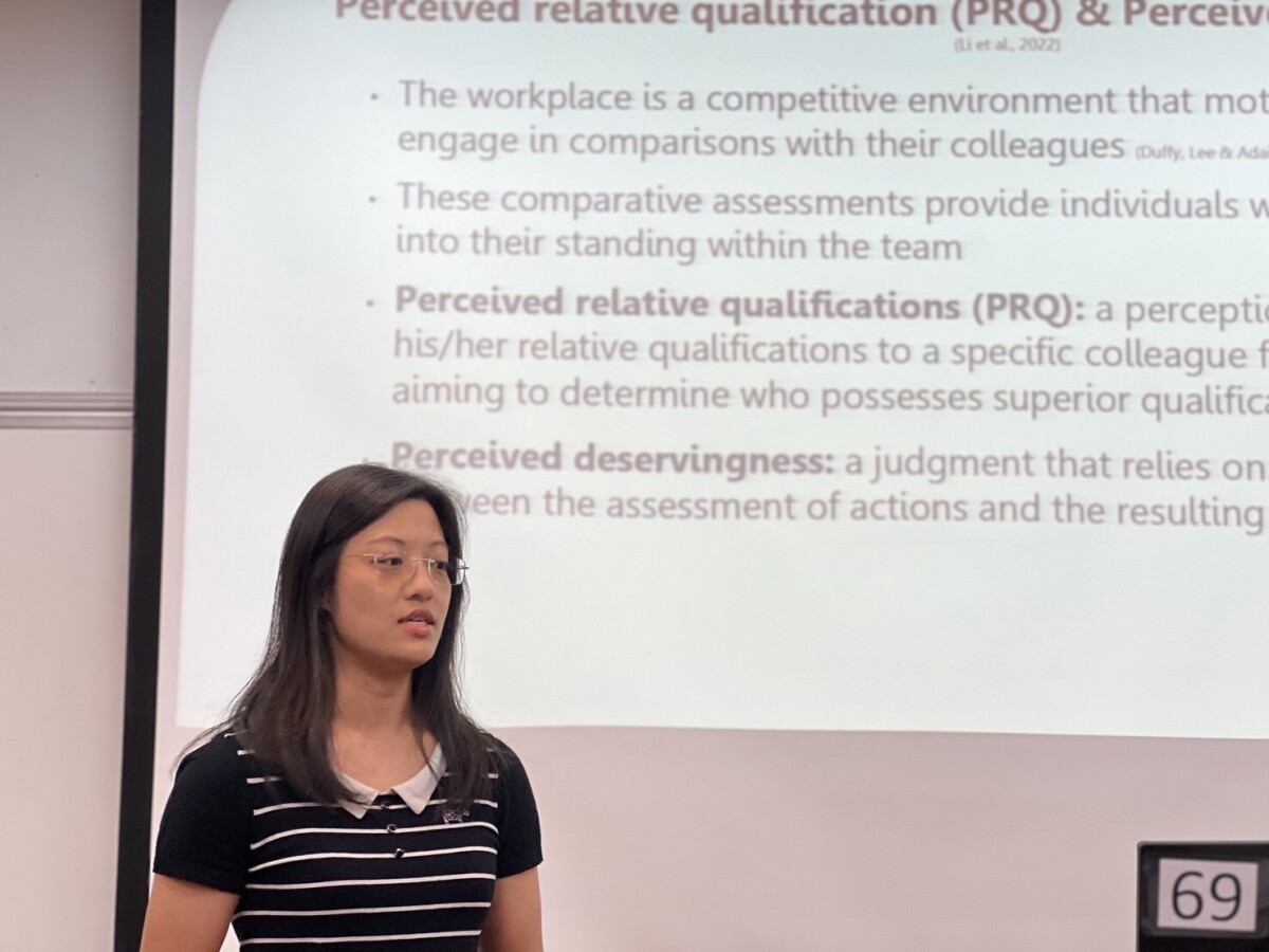 有著亮麗幹練外型的王若筠在2023年10月在中山大學的工作學術討論工作交流坊的照片(影像由王若筠提供)。