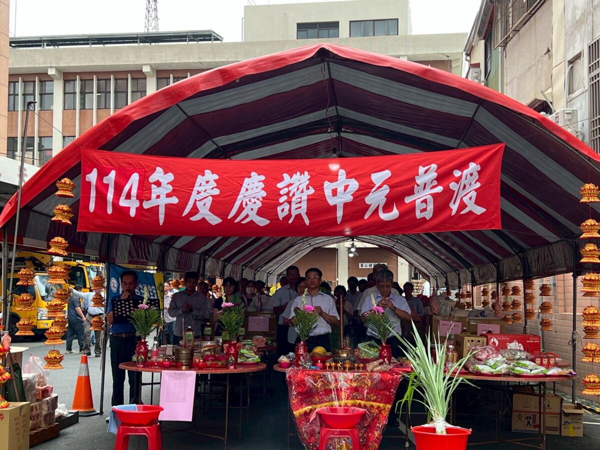 台電嘉義區處中元普渡後，捐白米給弱勢機構。（圖/台電提供）