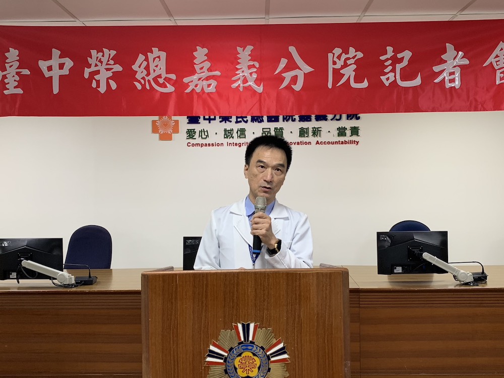 嘉榮醫院陳正榮院長親自主持，召開記者會，將為因冠狀動脈嚴重鈣化，連傳統「鑽石旋磨」技術無法處理的患者，帶來全新治療契機與選擇。（圖/記者陳惲朋攝）