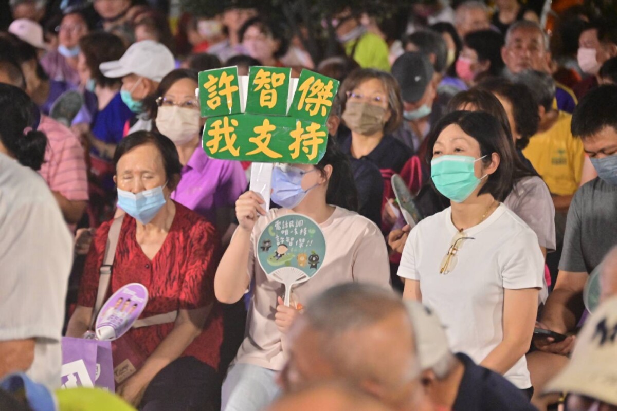 ▲許智傑表示會繼續走訪基層與市民交流，了解民意所需（記者 陳維鈞/翻攝）