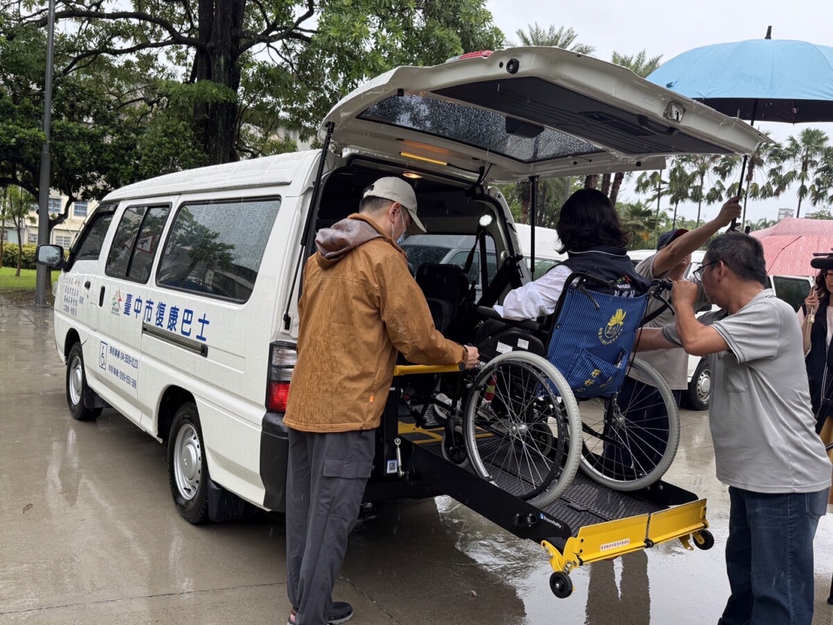 ▲守護身障朋友，打造安全便捷的乘車體驗。(圖/中市府提供)