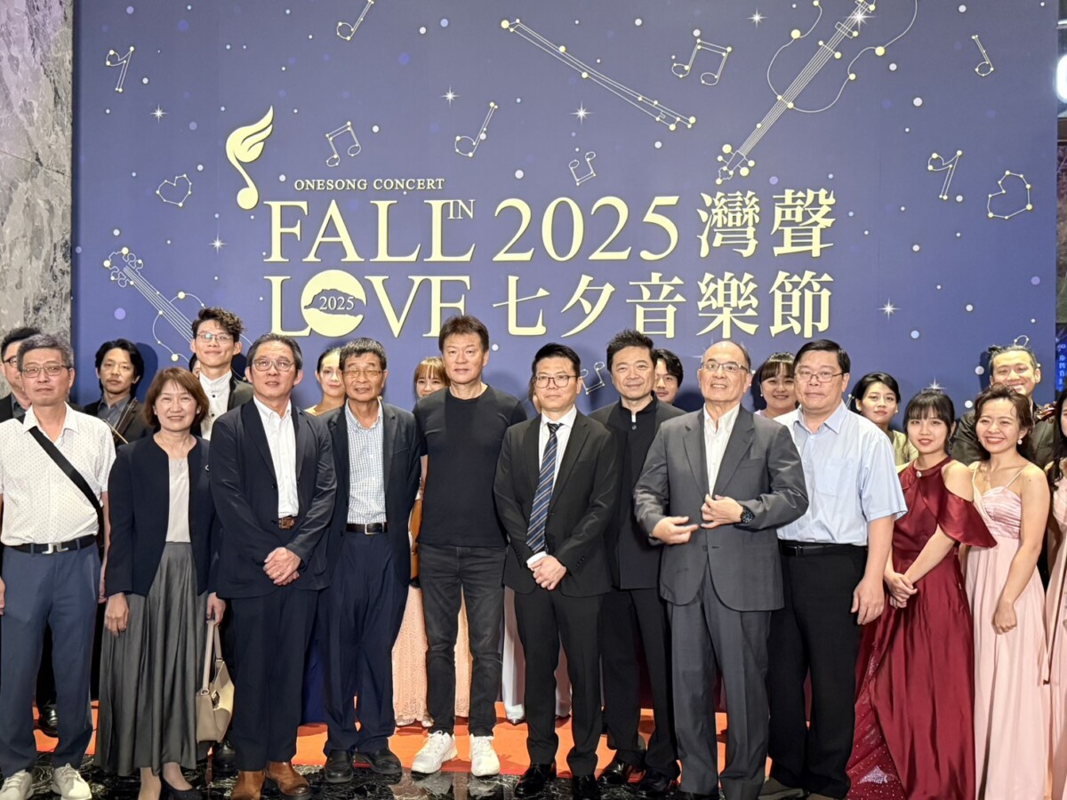 ▲與會來賓共同體驗台灣在地品牌與本土音樂的完美結合。(圖/記者顏淑娟攝)