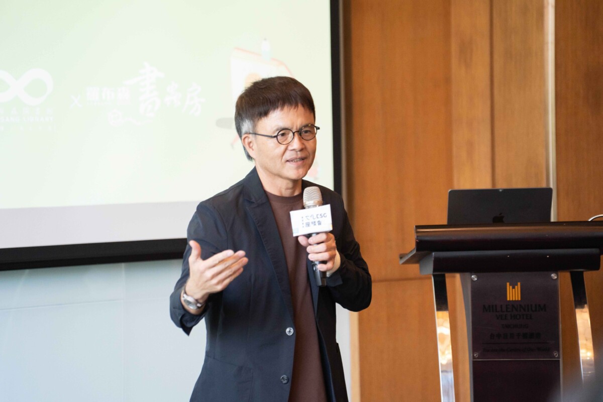 ▲羅布森董事長汪世旭長期支持台中藝文發展，分享執行經驗。(圖/記者顏淑娟翻攝)