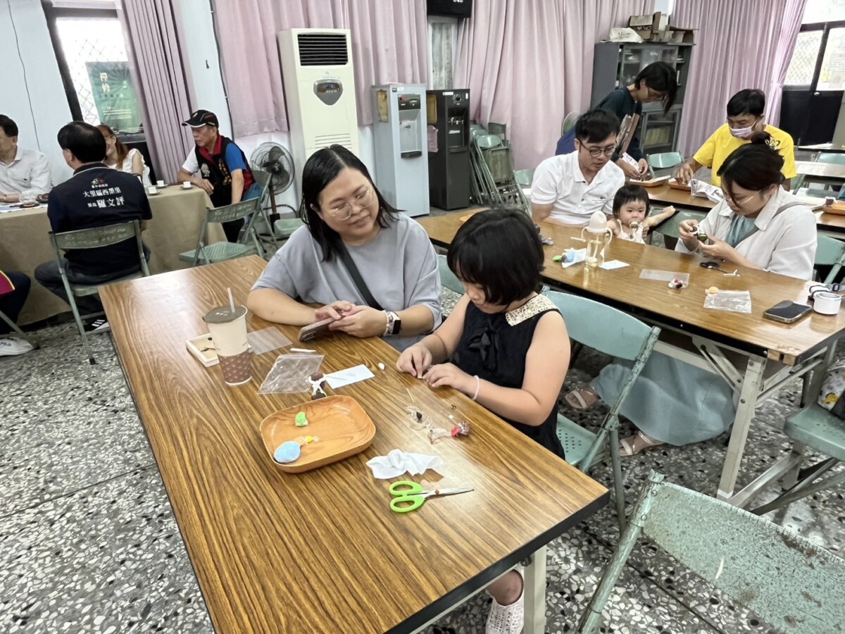▲商圈親子互動寓教於樂，親子手作體驗。(圖/中市府提供)