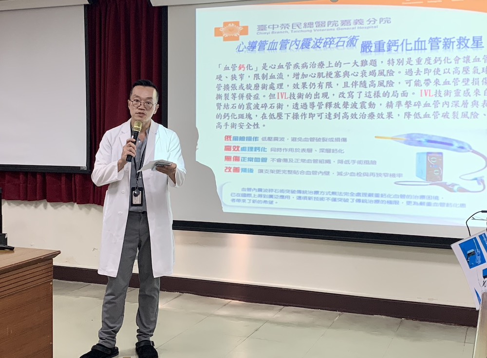 易宏濤主任：已成功應用於2位重度鈣化病患，為嘉義地區心血管病患提供更多元的治療選擇。（圖/記者陳惲朋攝）