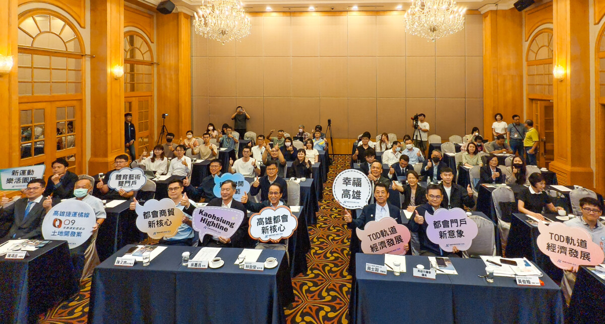 ▲高雄市捷運局今天辦理高捷O9站聯合開發案B及C基地公告招商說明會，吸引近30家投資團隊參加。（圖/記者黃淑貞攝）