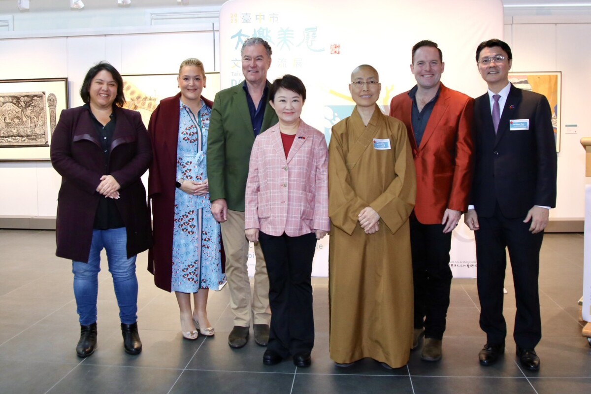 ▲（左起）國會聯邦議員Julie Ann Campbell、布里斯本市長夫人Nina Schinner、昆士蘭州教育及藝術部長John。(圖/中市府提供)