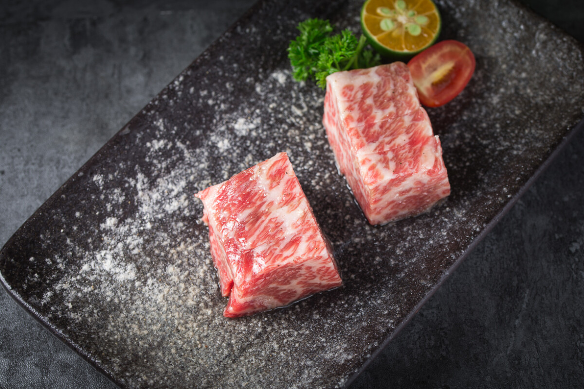 ▲胡同經典肉品-達拉斯，取自安格斯黑牛小排精華。（圖/胡同燒肉提供）