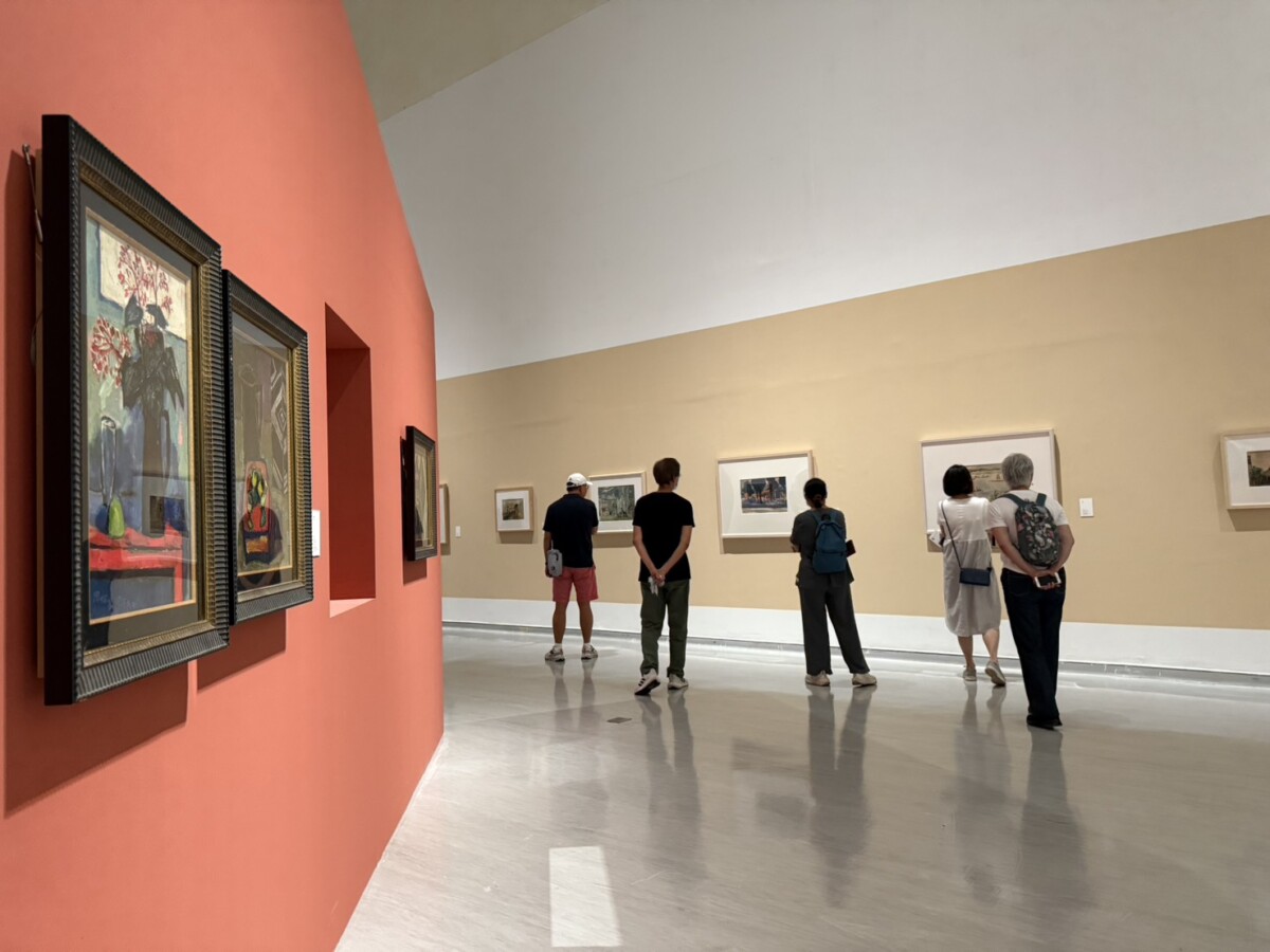 ▲國美館展出席德進早期油畫、水彩等百餘件作品。展場一隅。(圖/記者顏淑娟攝)