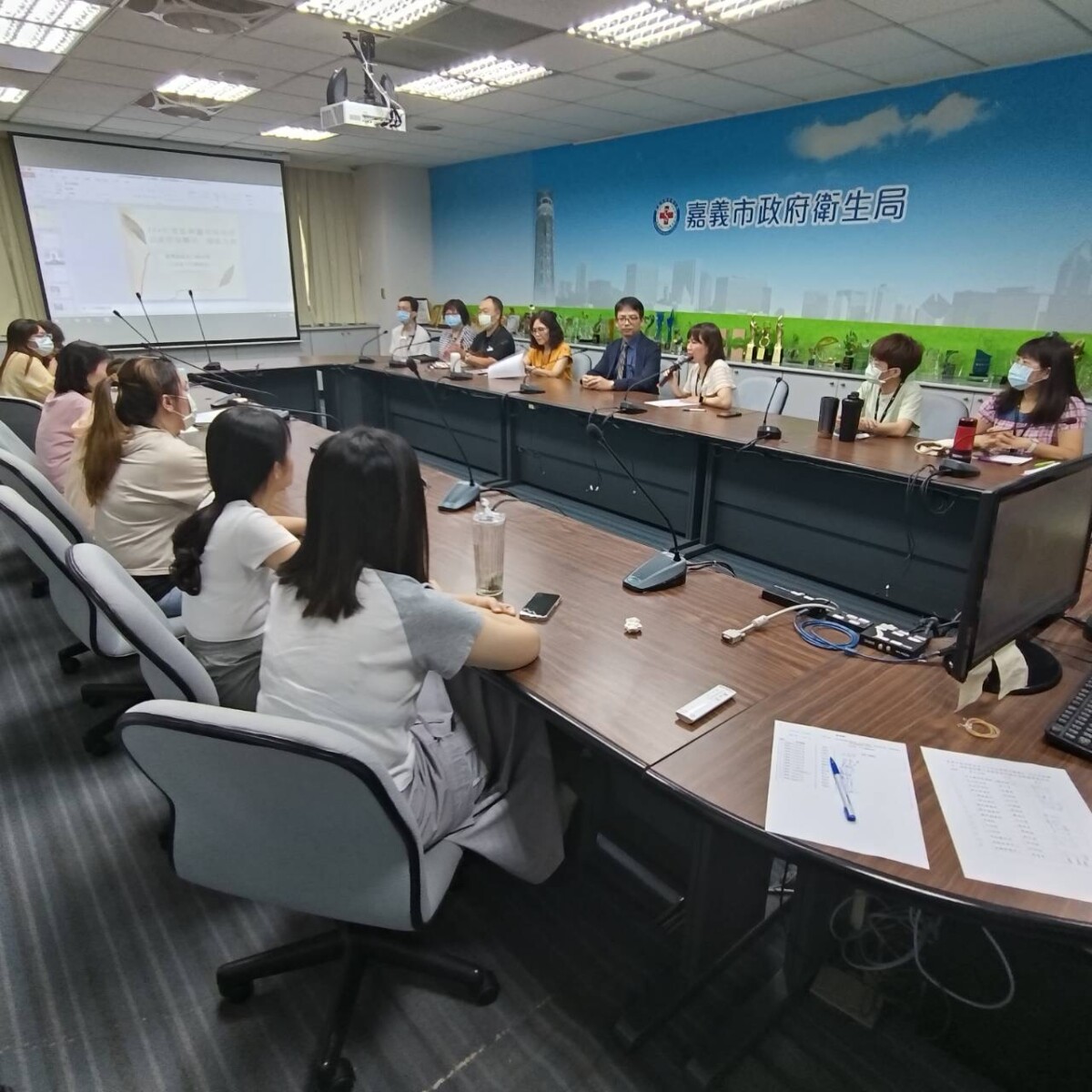 江金星主任檢察官針對公務員在職務範圍內，深入說明「便民」措施與非法「圖利」行為兩者的區別，讓公務員理解圖利與便民的差異。（圖/嘉義地檢署提供）
