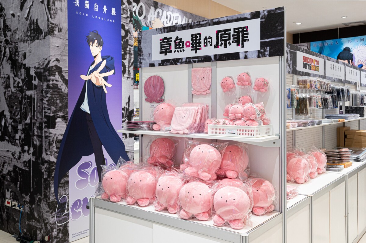▲章魚嗶絨毛玩偶售價650元、章魚嗶絨毛吊飾售價350元、章魚嗶絨毛束口袋450元。（圖/統一時代百貨高雄店提供）