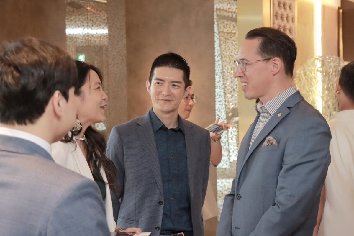 ▲高雄洲際酒店新任總經理 Tony Geerts 於「攜手譜愛．永恆際遇」婚宴展示餐敘活動現場。（圖/高雄洲際酒店提供）