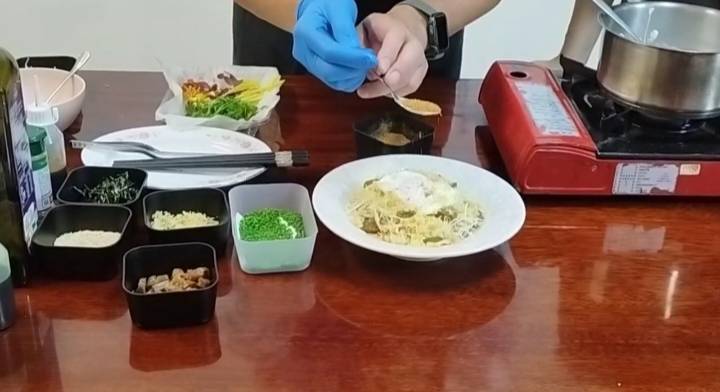 ▲崑山大學餐飲管理及廚藝系副主任馬永曾分享以臺灣特產烏魚子入菜的創意料理。（圖/黃埔客廳提供）