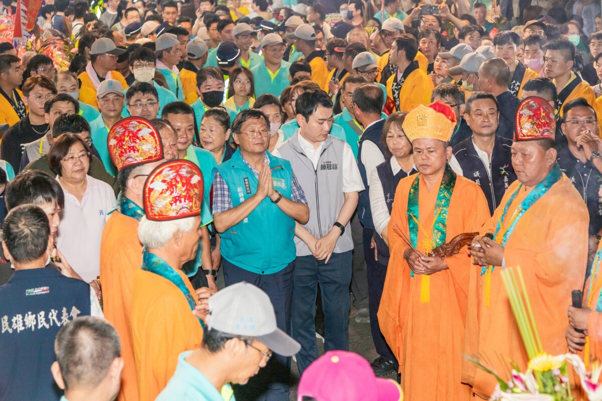 嘉義縣民雄大士爺祭，吸引來自各地數以萬計信眾，大士爺在萬眾簇擁下火化升天，場面盛大而莊嚴、熱鬧。（圖/嘉義縣政府提供）