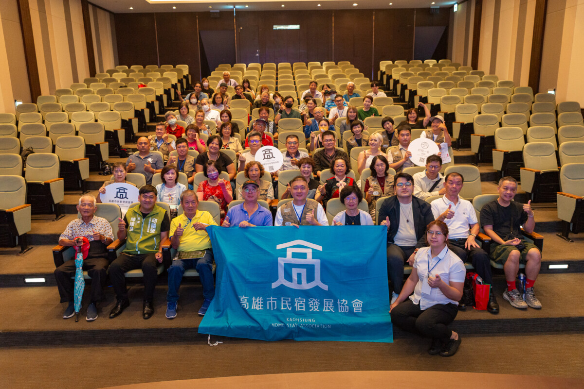 全體會員及貴賓大合影(圖/高雄民宿協會提供)