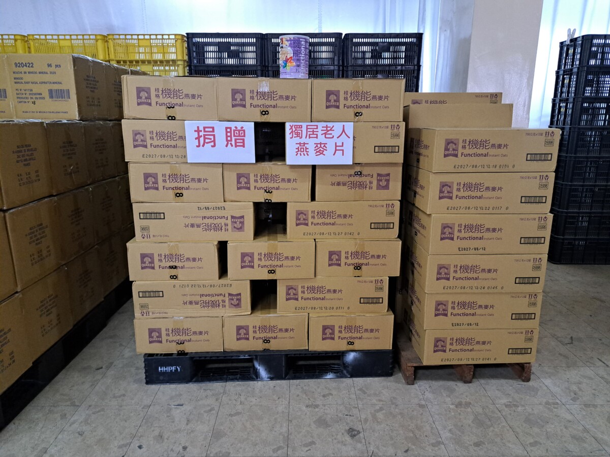 新莊後備憲兵光華組表示這些實際物資的贈予，更是一種精神與愛的傳遞。(影像由記者郭晉嘉拍攝)。