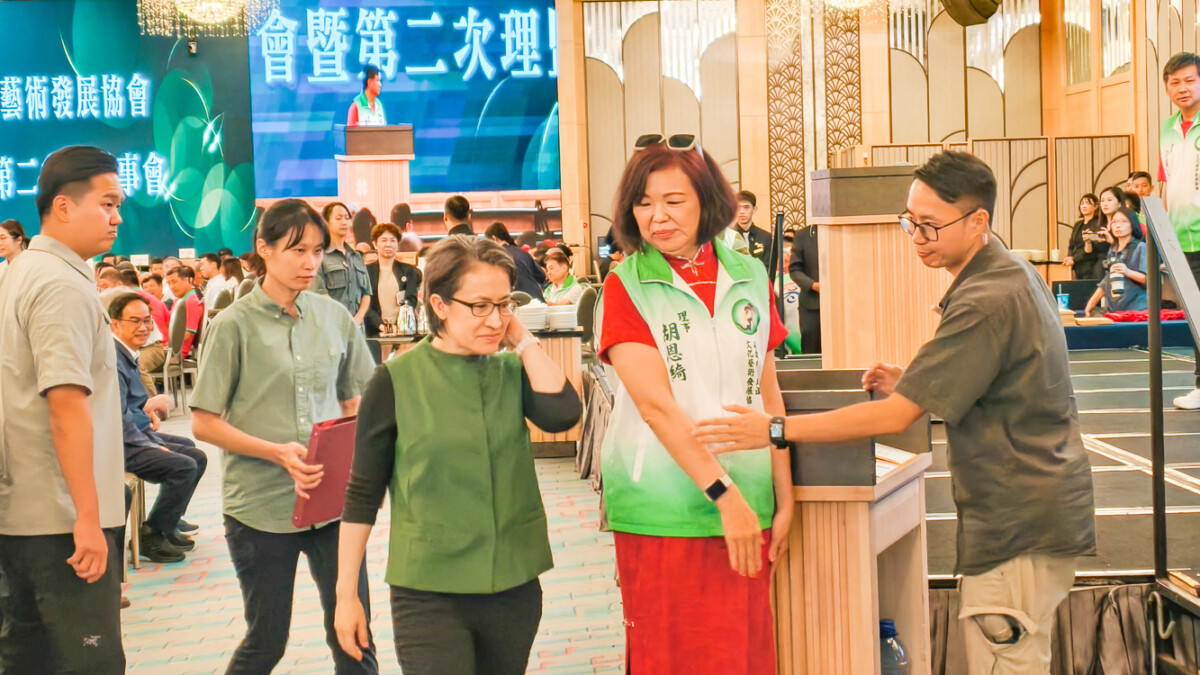▲副總統蕭美琴出席高雄市寶珠溝文化藝術發展協會年度大會。（圖/寶珠溝文化藝術發展協會提供）