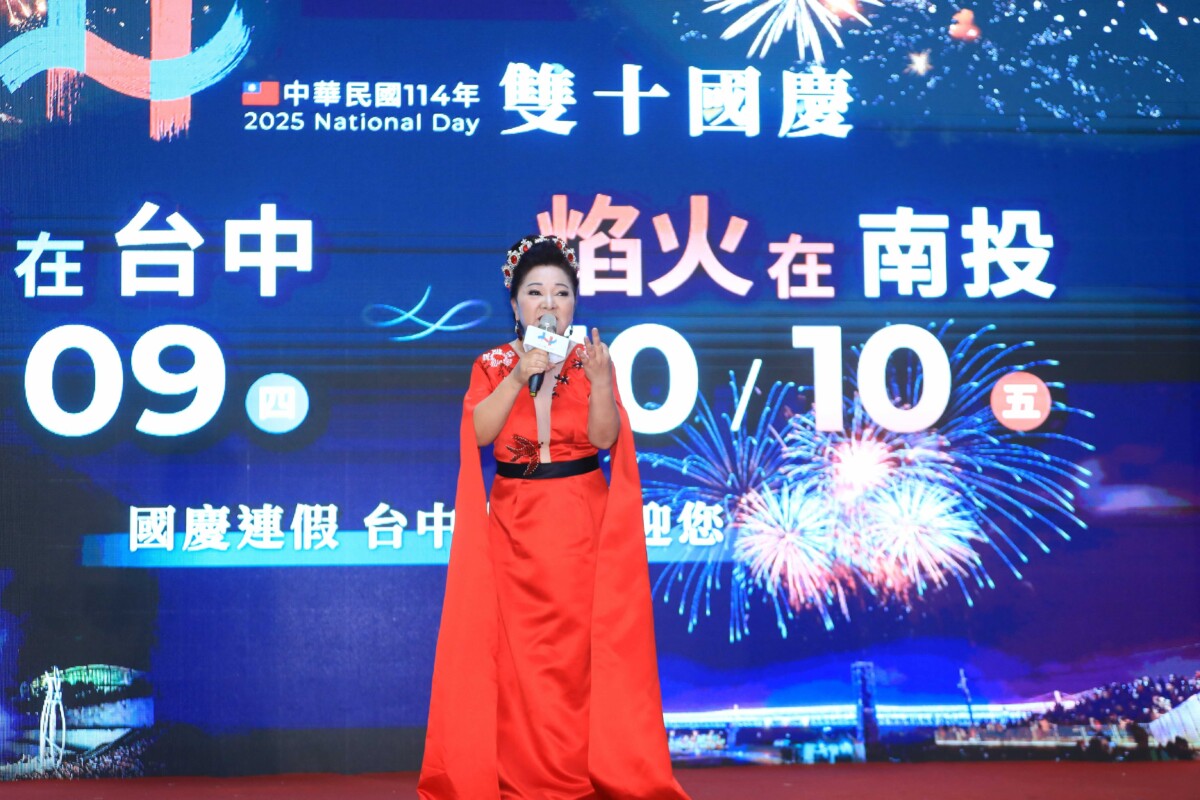 ▲國民天后白冰冰驚喜現身。(圖/中市府提供)