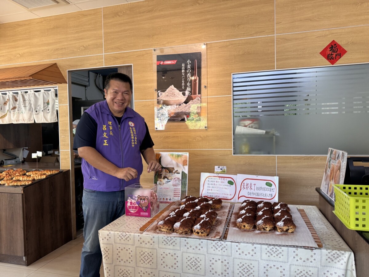 嘉義縣慈善團體聯合協會呂文正理事長持續發動送愛花蓮活動。（圖/嘉義縣慈善團體聯合協會提供）