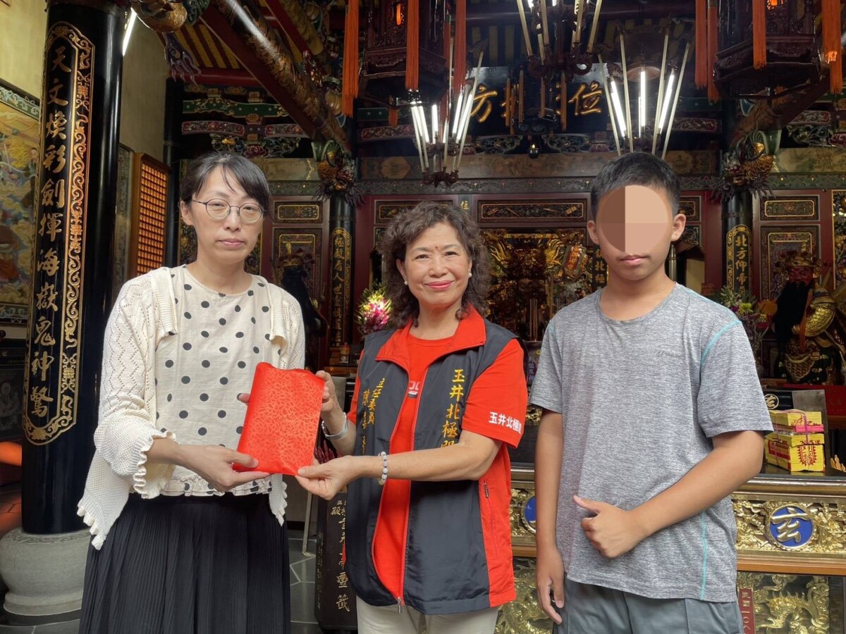 ▲校長陳志清責成學校老師將該善款專款專用，讓孩子能得到良好且平等的「受教權」。（圖／記者陳彥霖翻攝）