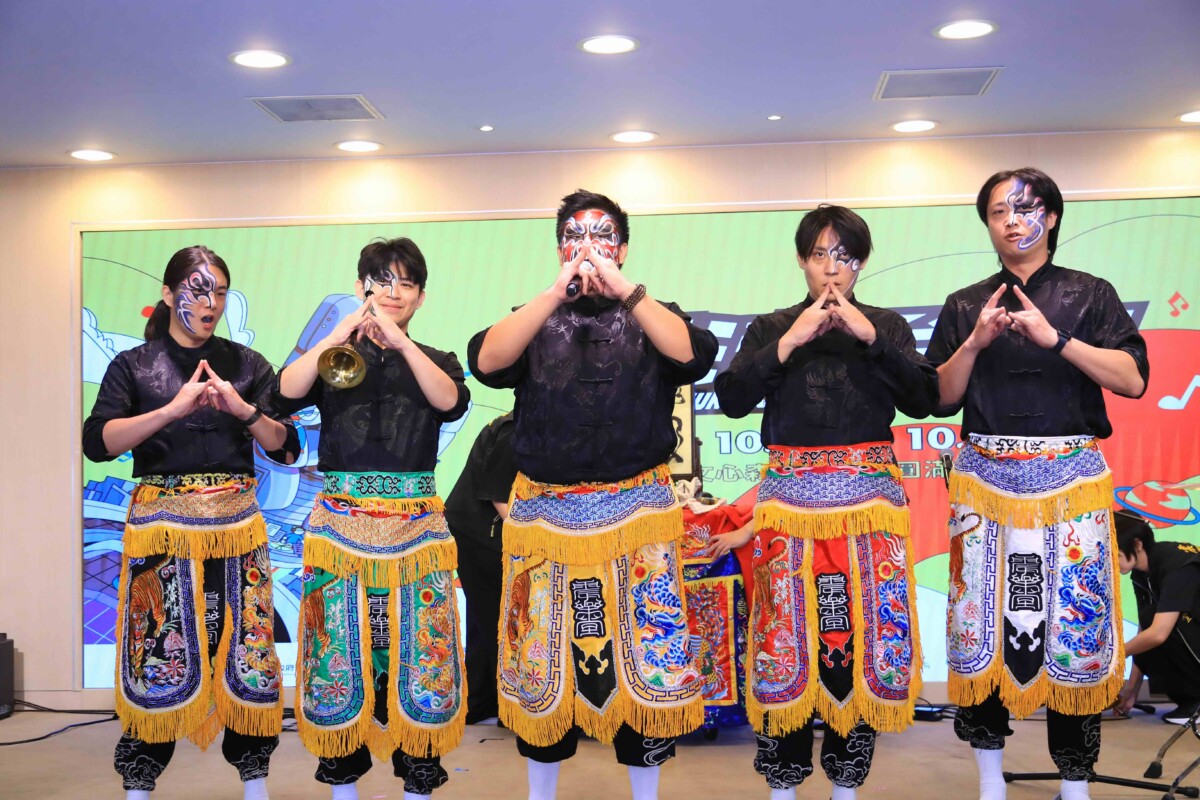 ▲台語宮廟搖滾樂團「震樂堂」於記者會演出。(圖/記者顏淑娟翻攝)