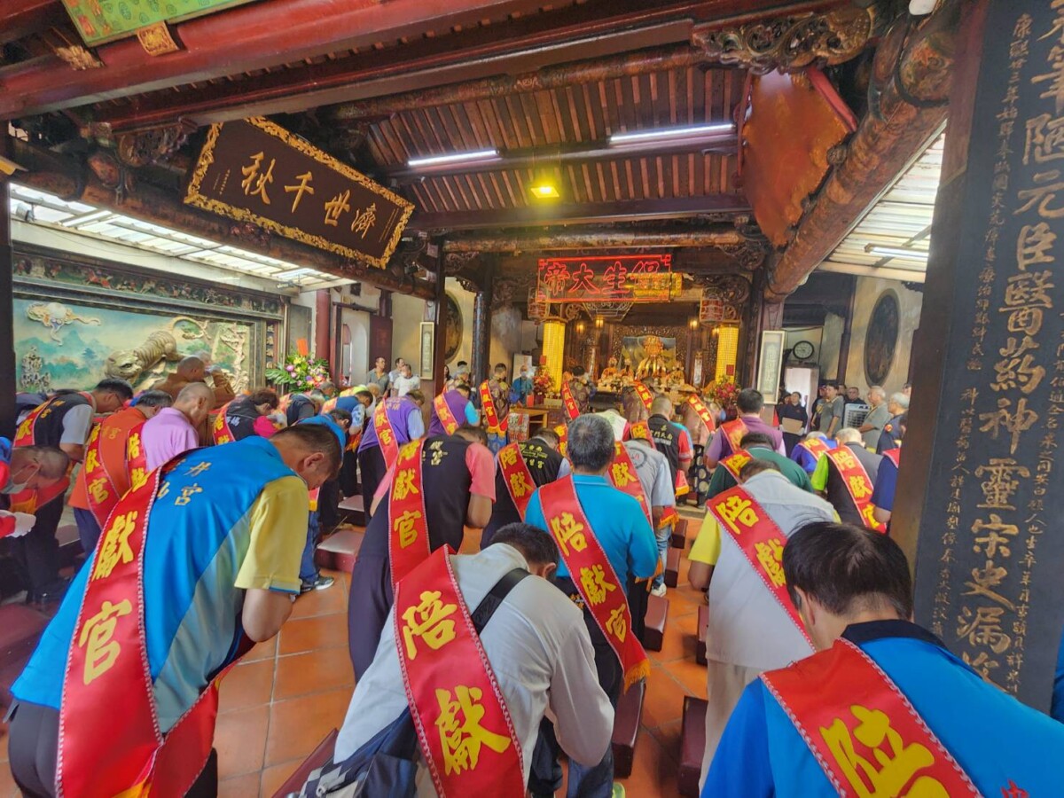 ▲台南市政府民政局長姜淋煌擔任初獻正獻官與全台逾千位宮廟代表，共同向保生大帝獻上崇高敬意。（圖／記者陳彥霖攝2025.10.26）