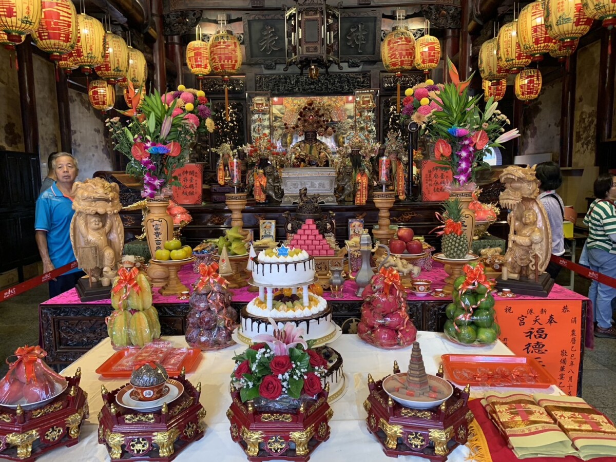 奉天宮遵循古禮，準備各式供品佈置現場。（圖/記者陳惲朋攝）