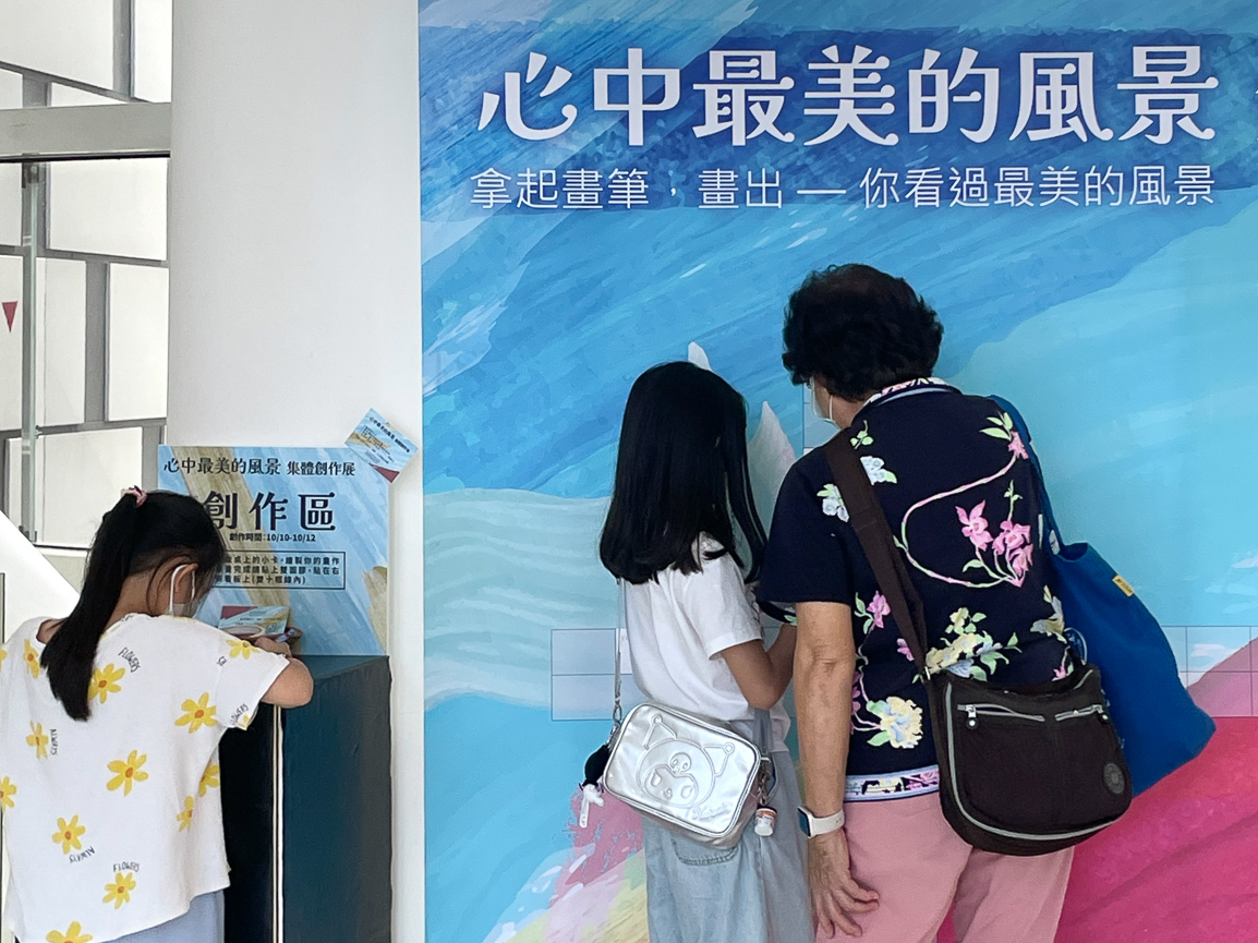 ▲心中最美的風景-集體創作展目前正於大立B館5F連通道展出中。（圖/高雄大立百貨提供）