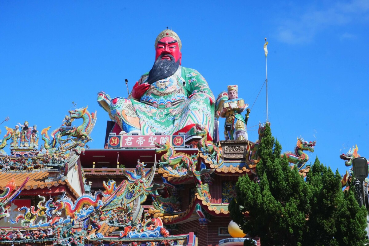 ▲台中南天宮以高達146尺的關帝神像坐鎮聞名，是全台中規模最大的關帝廟。(圖/記者顏淑娟翻攝)