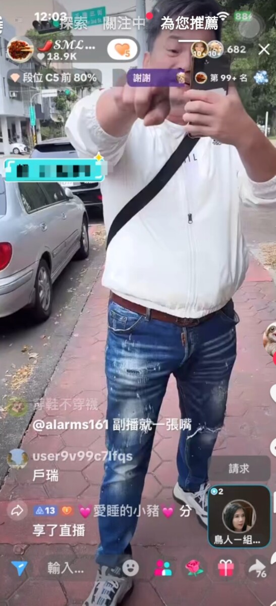 據網友直播畫面顯示，王元照於午間在抖音平台與兩名網友因先前風波展開激烈言語交鋒，雙方見面更是互嗆後竟開直播上演吵架現場實境。(影像自抖音社群網站)。