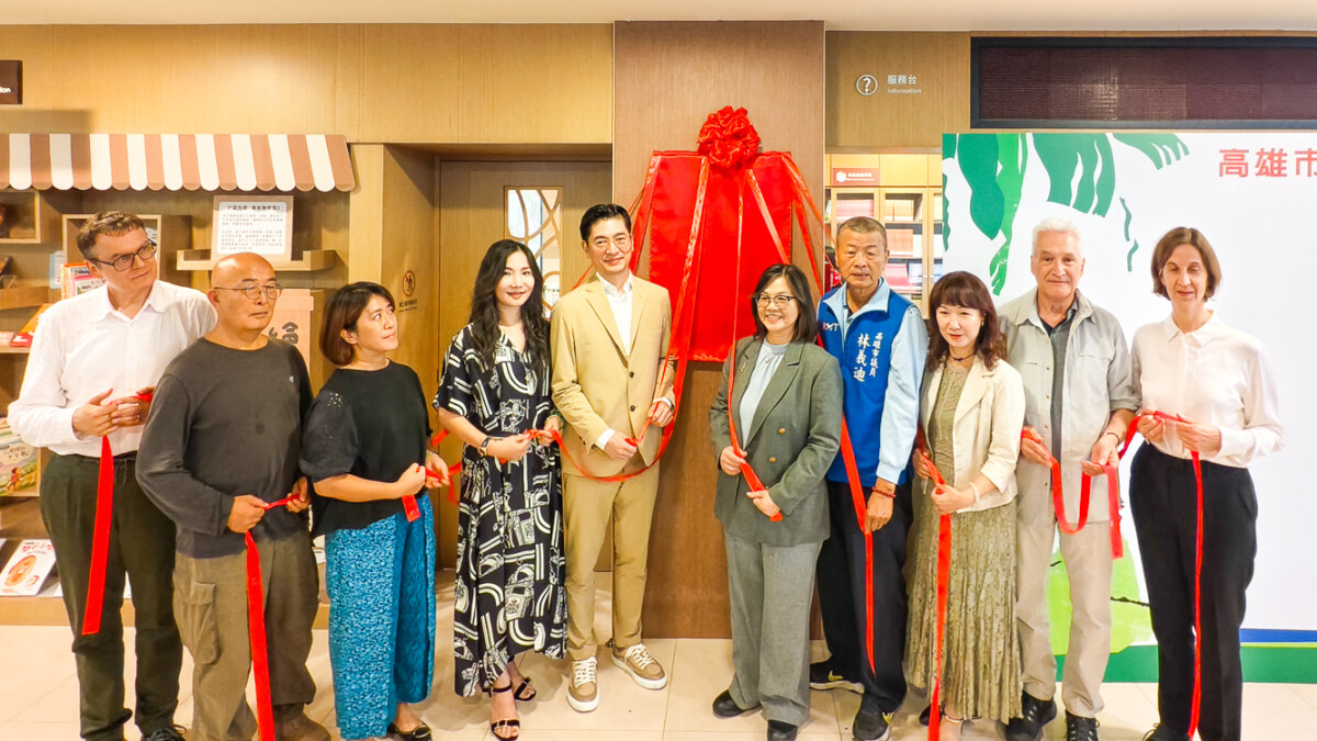 ▲高市圖美濃分館開館十週年，特別舉辦感恩揭牌儀式。（圖/記者黃淑貞攝）